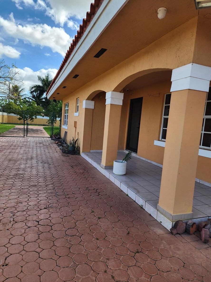 525 Nw 128th Ave, Miami, FL 33182