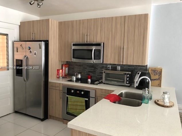 120 Royal Palm Rd #118, Hialeah, FL 33016