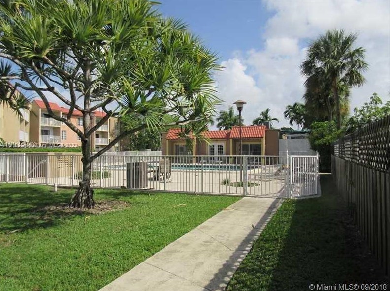 5241 Geneva Way, Miami FL 33166-4601 exterior