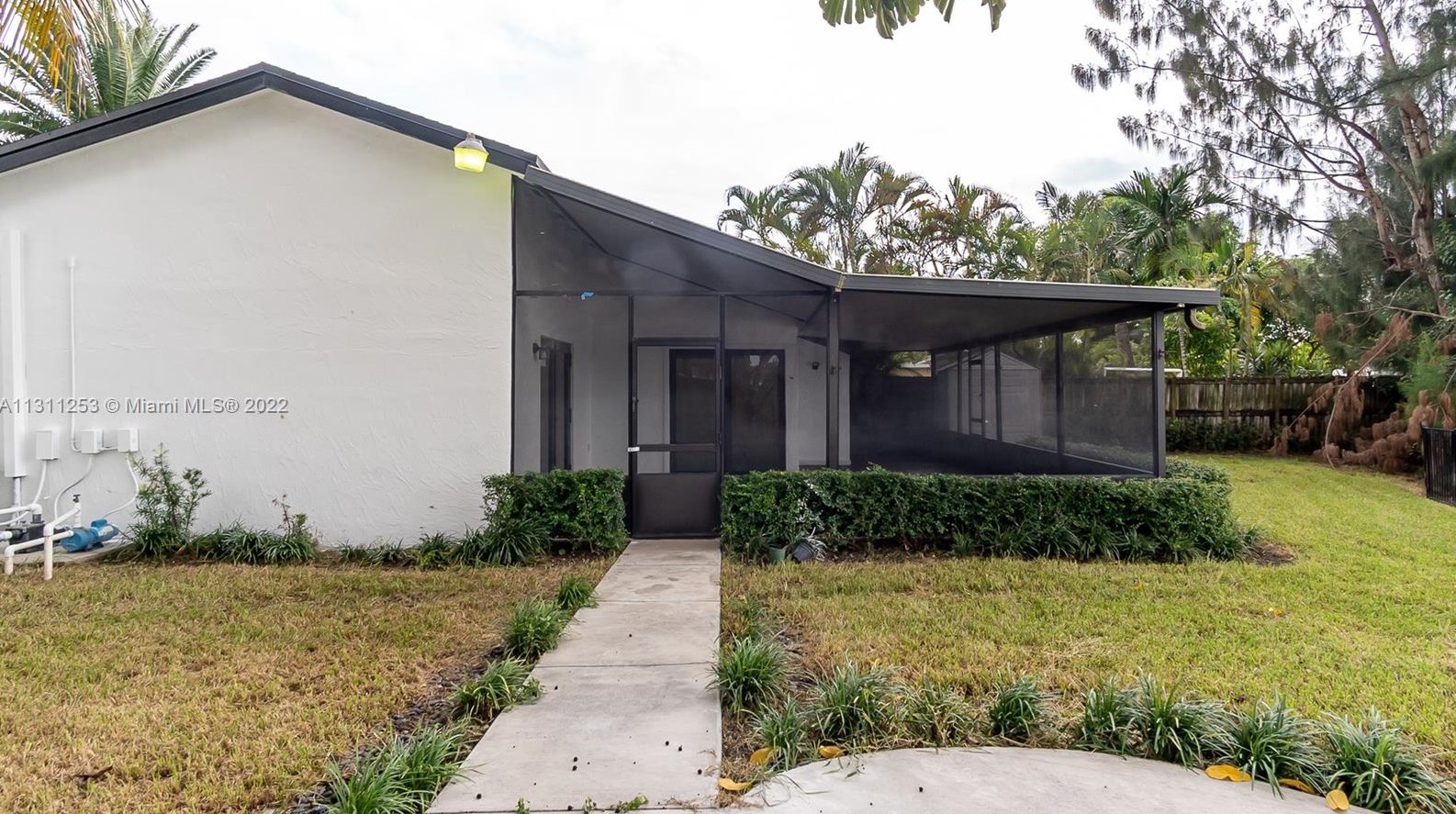 12210 194th Ter, Miami FL  33177-6530 exterior