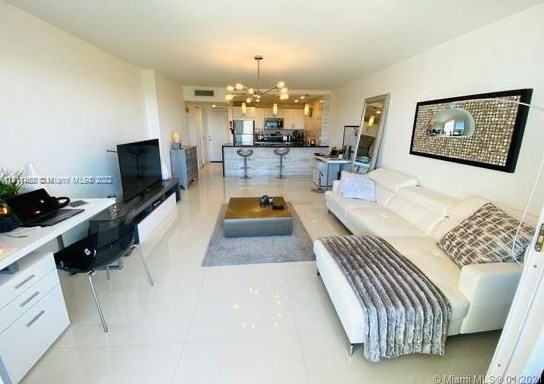 100 Bayview Dr #820, Miami, FL 33160