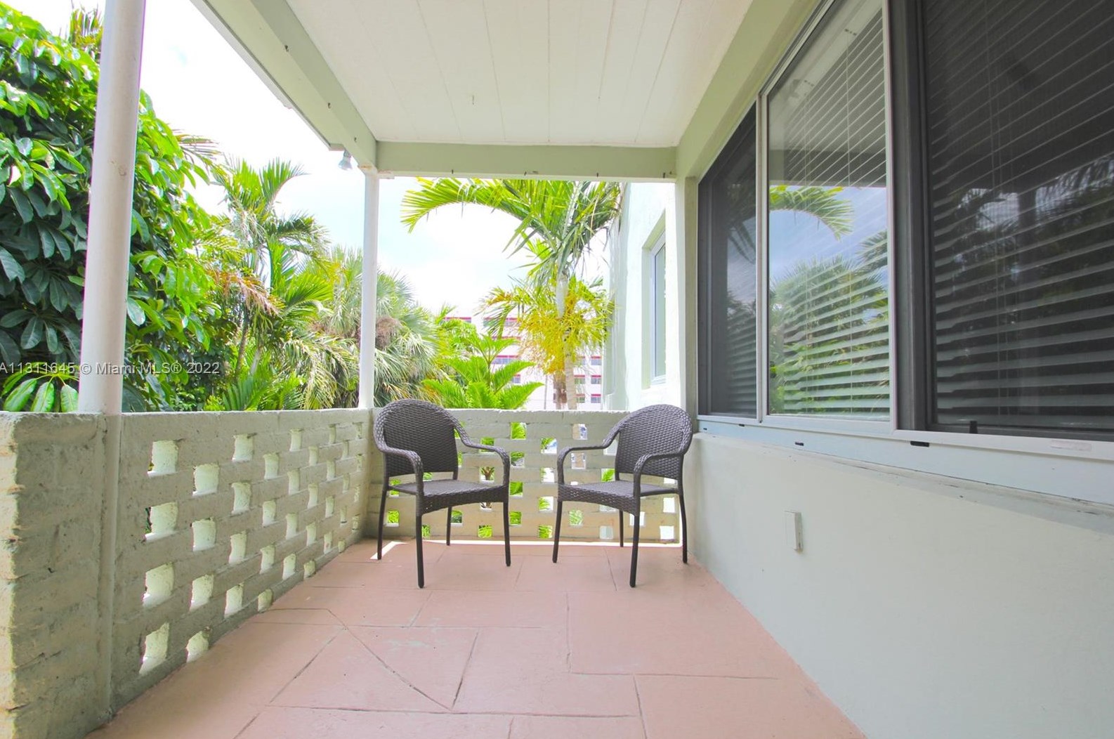 1125 97th St #3, Miami, FL 33154