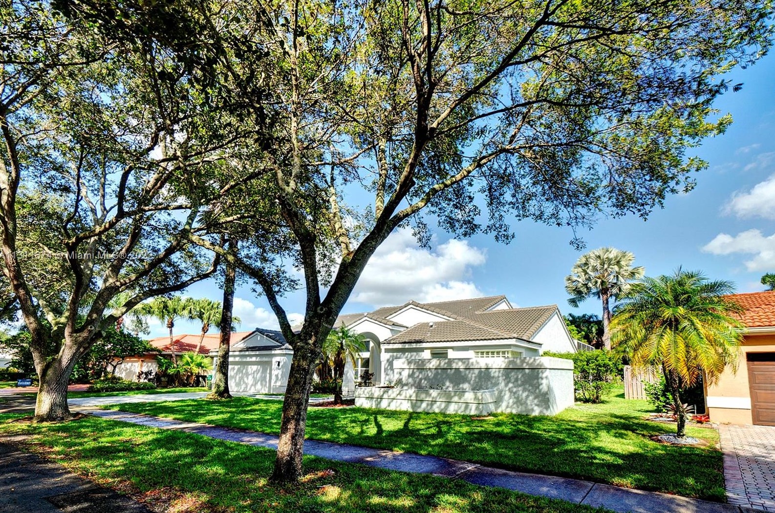 3621 Washington Ln, Hollywood, FL 33026-4625