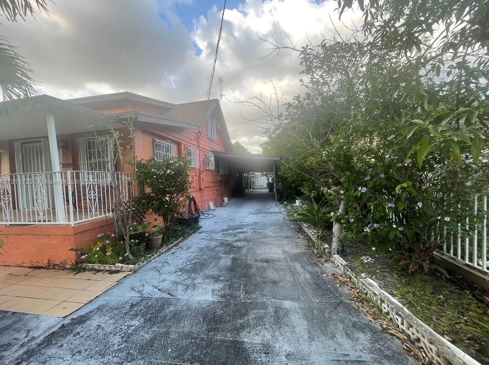 2285 17th Terrace Cir, Miami, FL 33145-1067