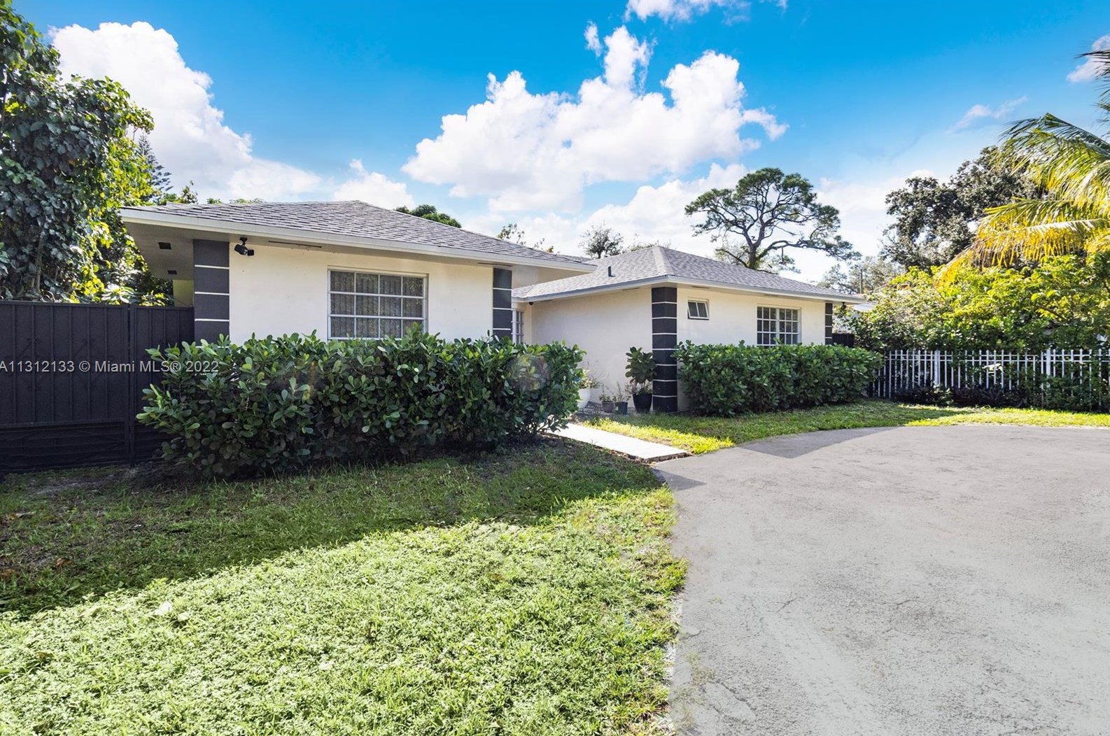 520 164th Ter, Miami, FL 33162-3546