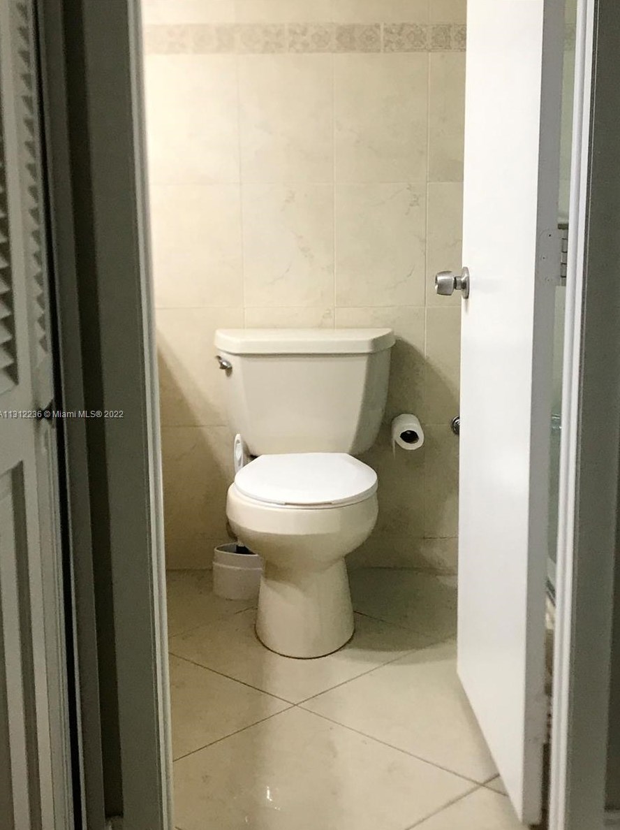 3800 Ocean Dr, Hollywood FL 33019-2904 exterior