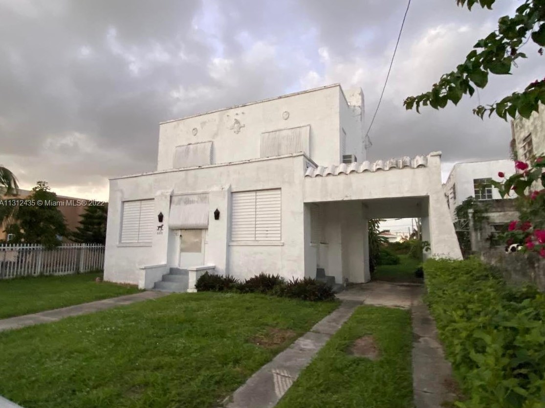 2015 4th St, Miami, FL 33135-1811