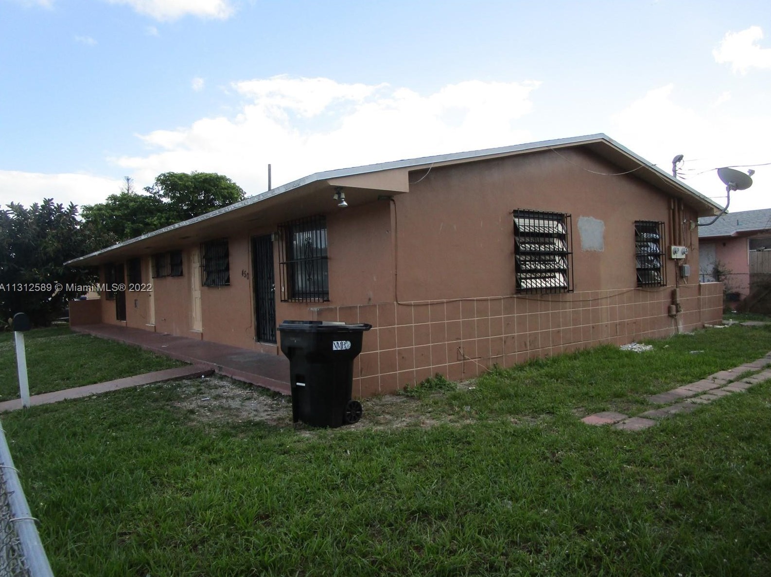 450 168th Ter, Miami FL  33162-3962 exterior