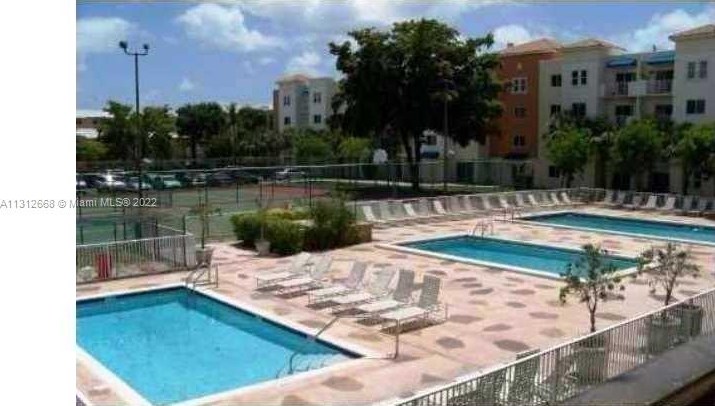 11040 Sw 196th St Apt 302, Miami, FL 33157