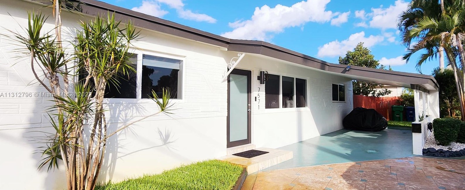 7571 Juniper St, Hollywood, FL 33023