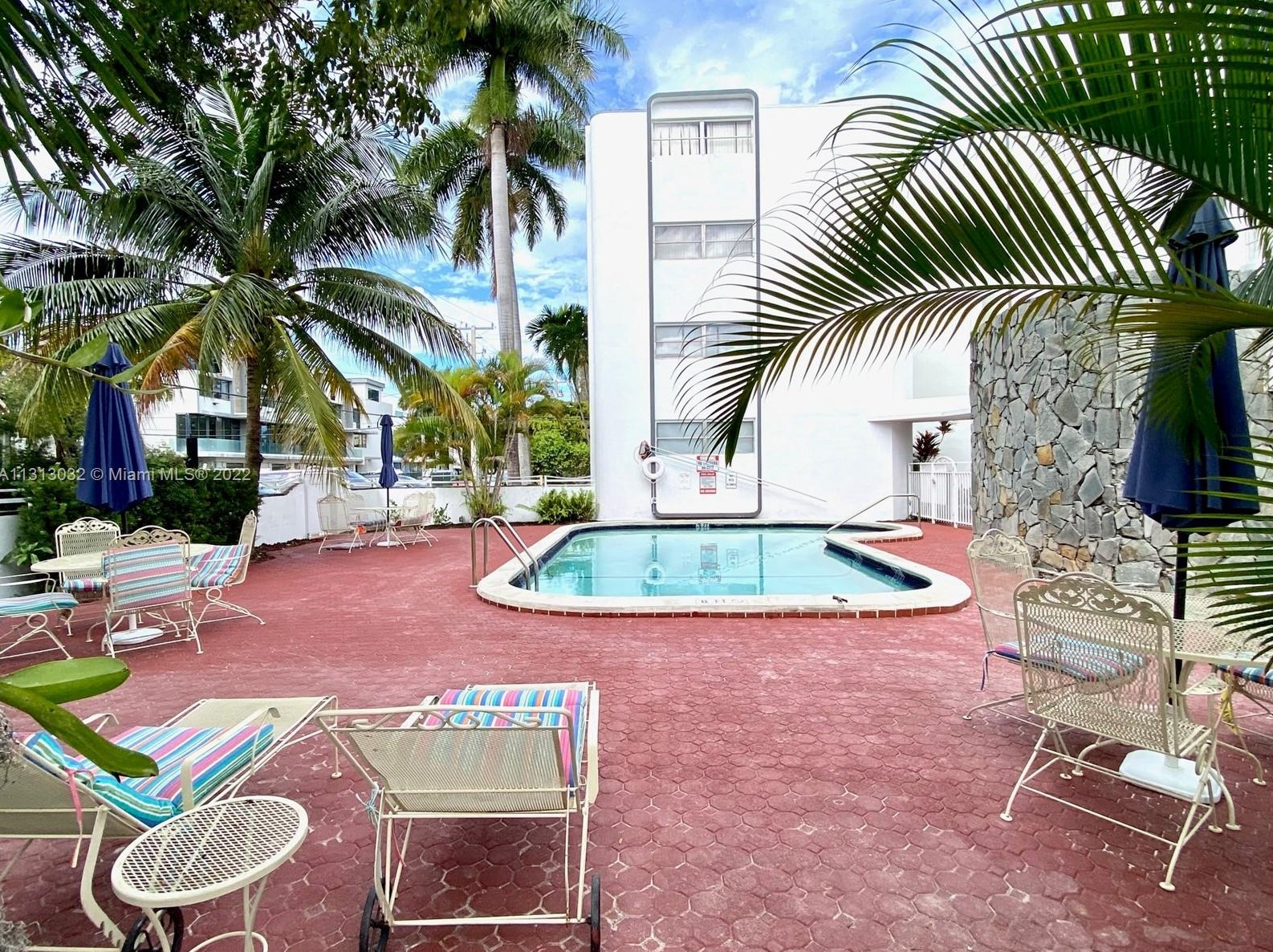 1075 93rd St #103, Miami, FL 33154