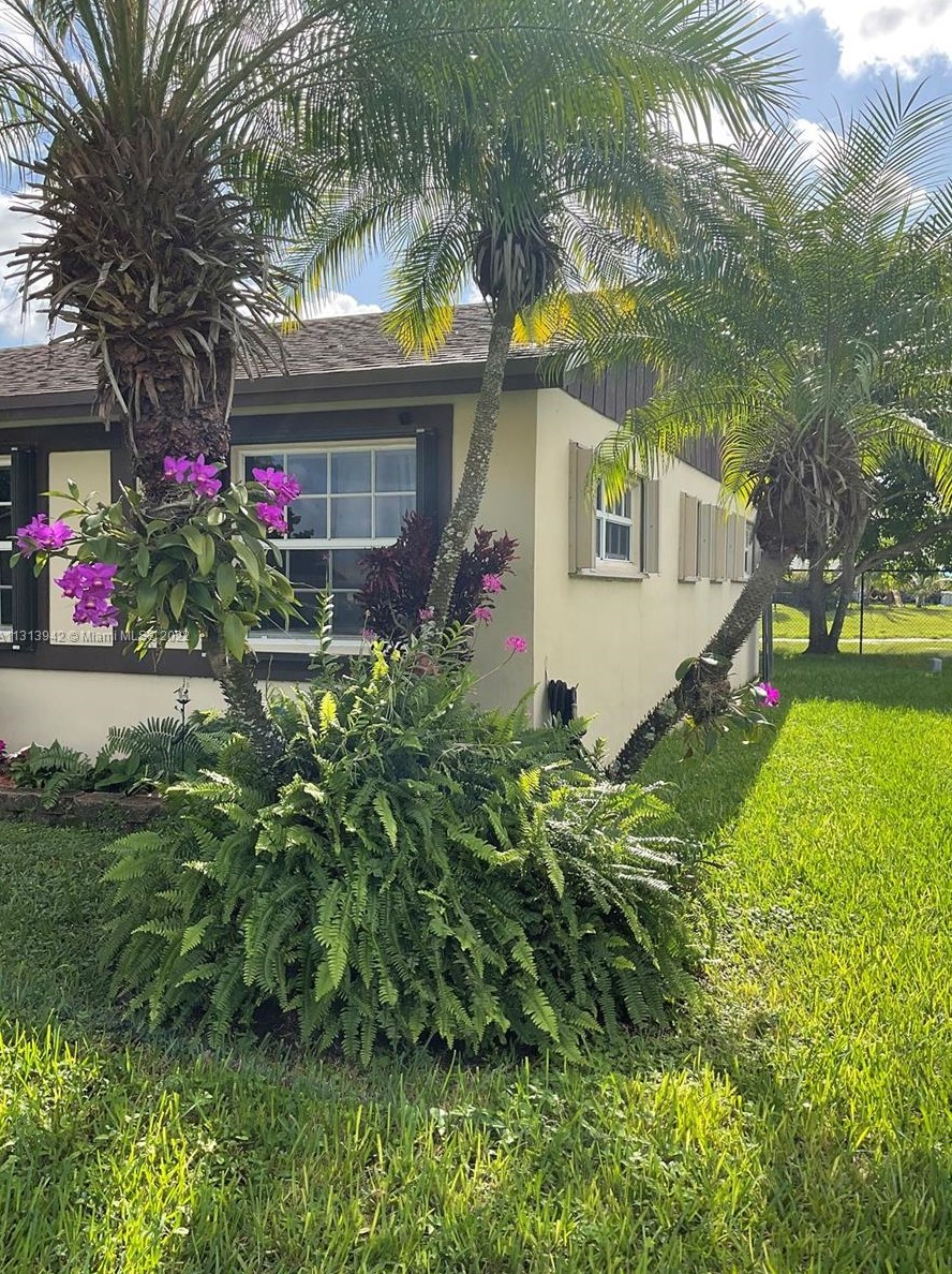 9380 Meadows Cir, Hollywood, FL 33025-2671