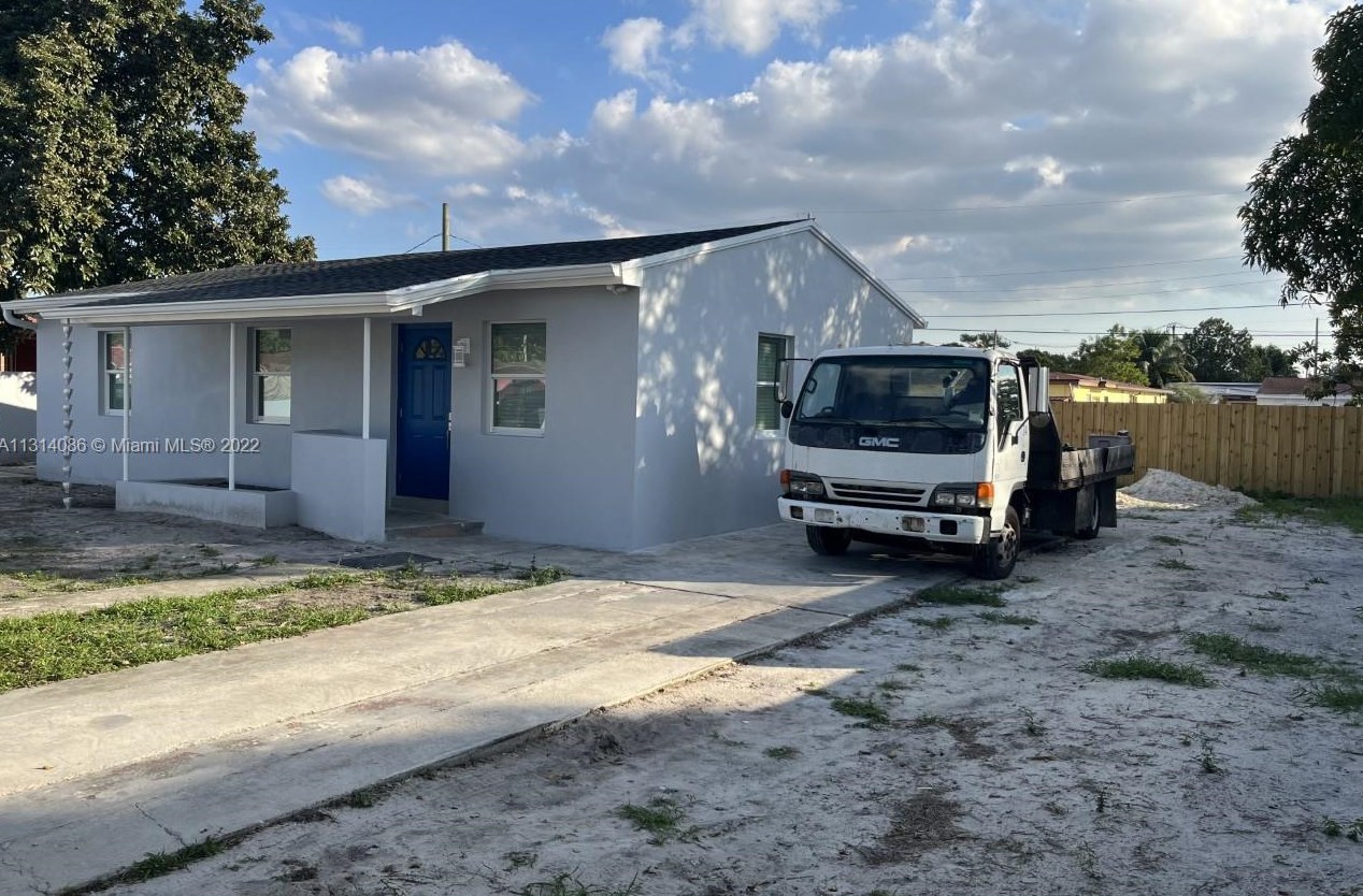 680 E 36th St, Hialeah, FL 33012