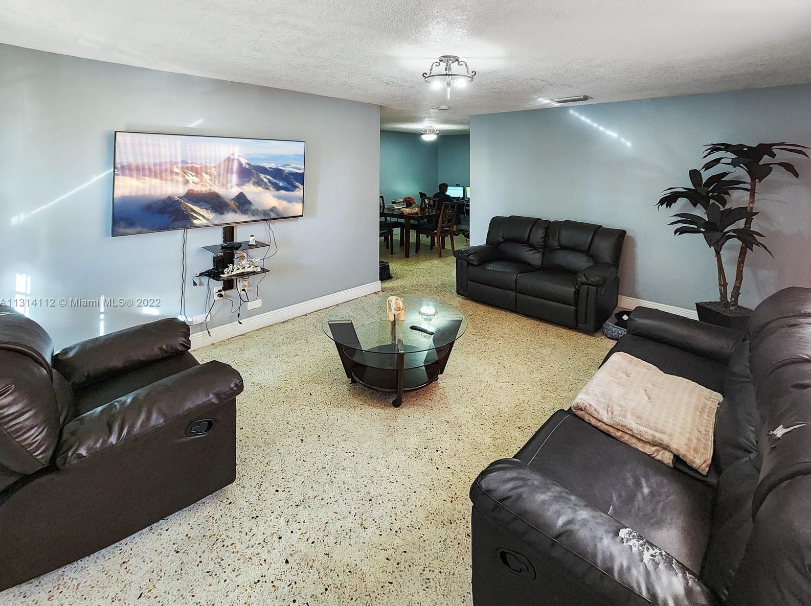 75 Nw 73rd Pl, Miami, FL 33126
