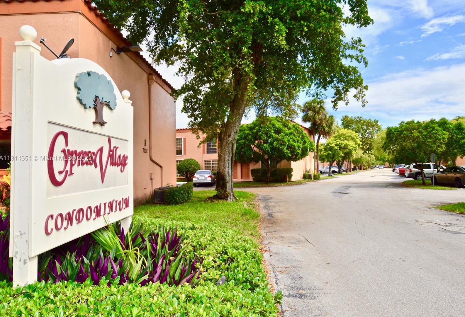 7101 Miami Lakes Dr Apt Q19, Hialeah, FL 33014