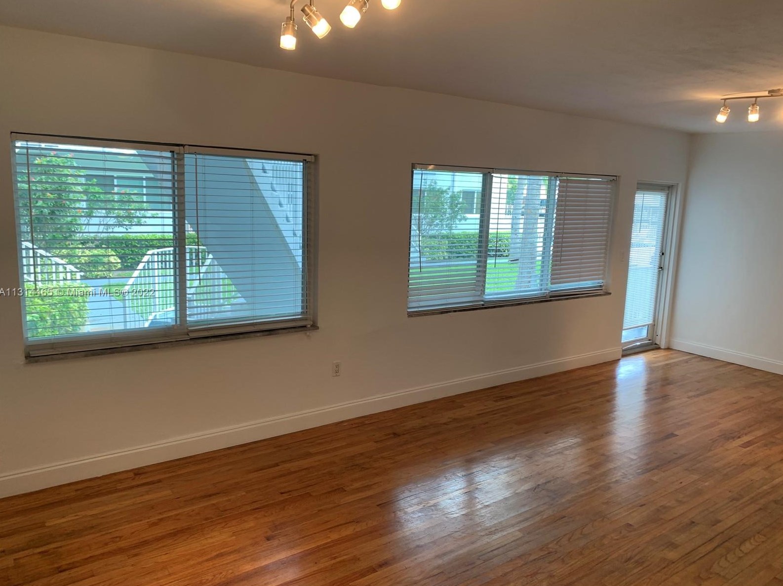 7207 Bay Dr #4, Miami, FL 33141