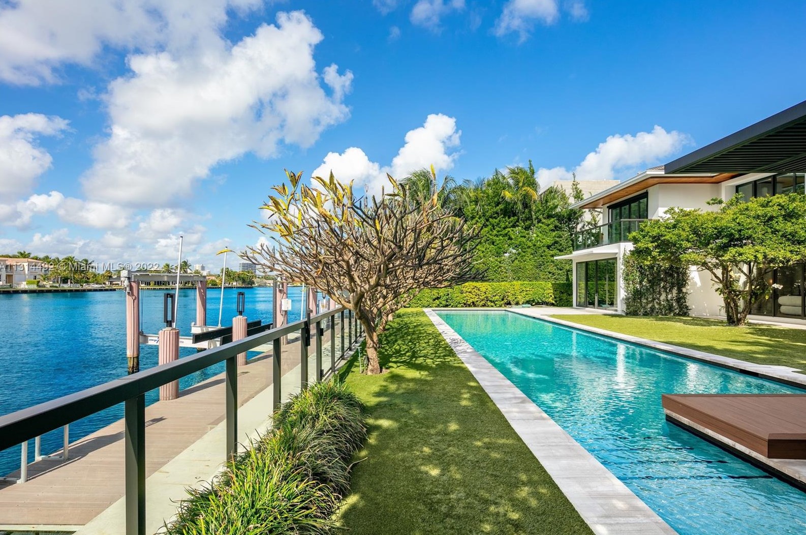 610 Island, Miami, FL 33160-2257