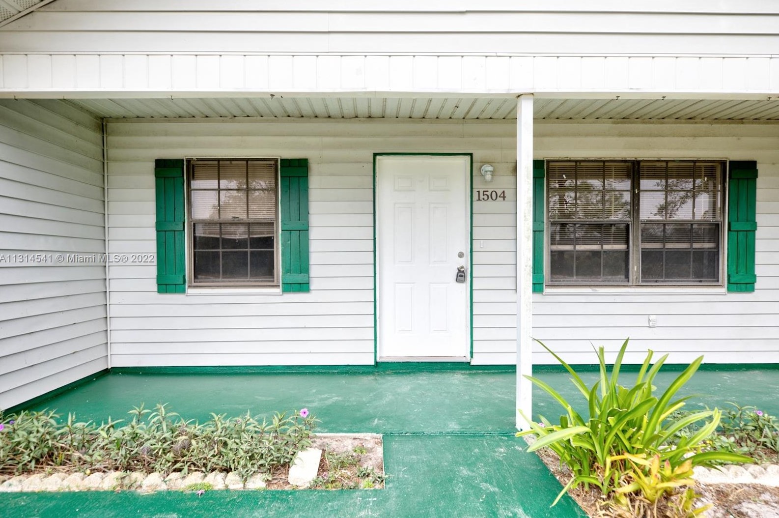 1504 Chatsworth St, Lake Placid, FL 33852-8002