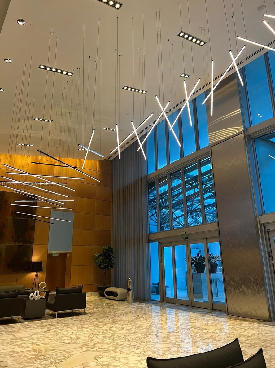 1331 Brickell Bay Dr, Miami FL  33131-3690 exterior