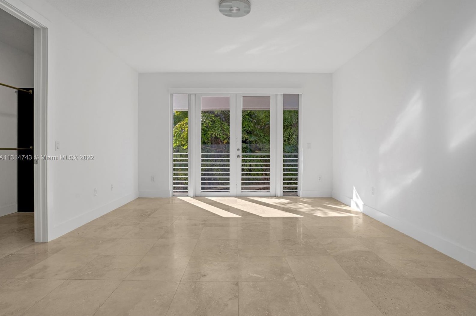 3384 Day Ave, Miami FL 33133-4902 exterior