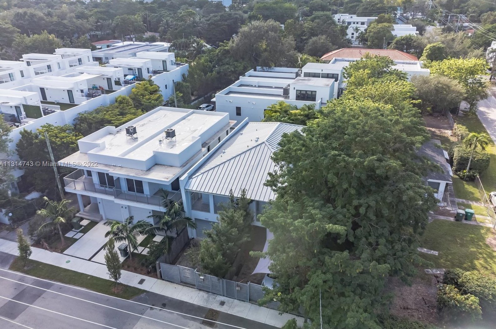 3384 Day Ave, Miami FL 33133-4902 exterior