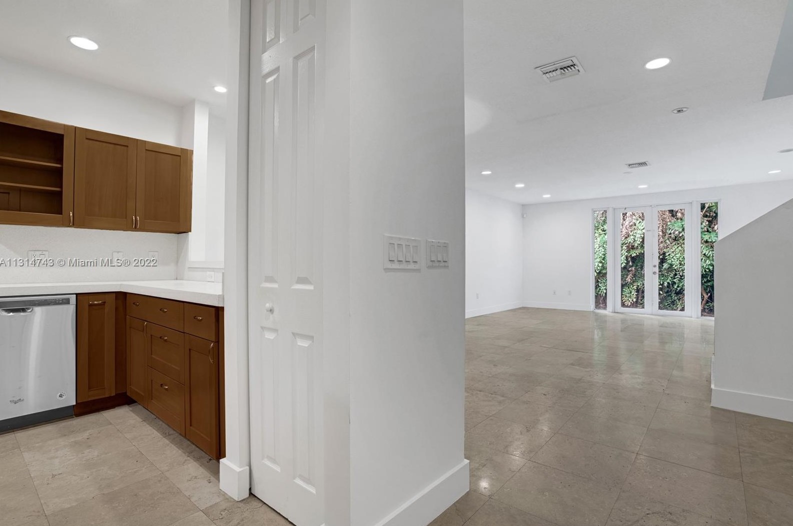 3384 Day Ave, Miami FL 33133-4902 exterior