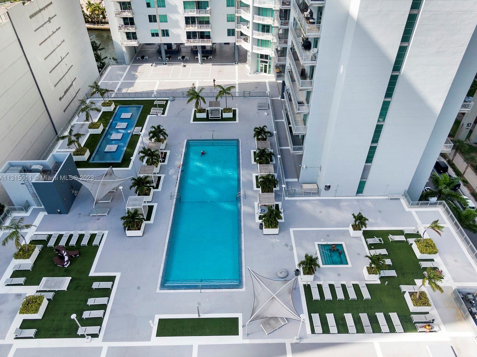 690 1st Ct, Miami FL  33130-2934 exterior