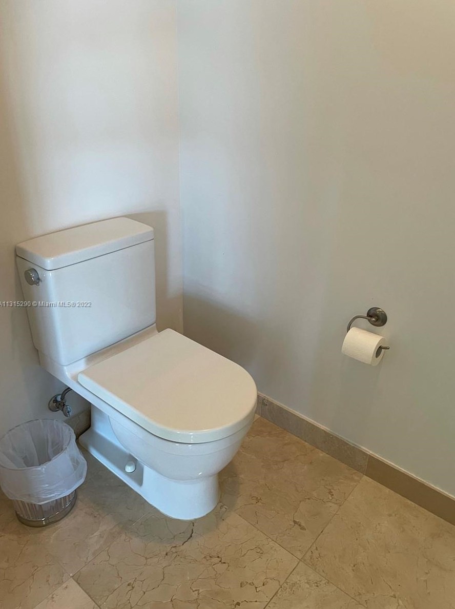 150 Sunny Isles Blvd, Miami FL 33160-4391 exterior