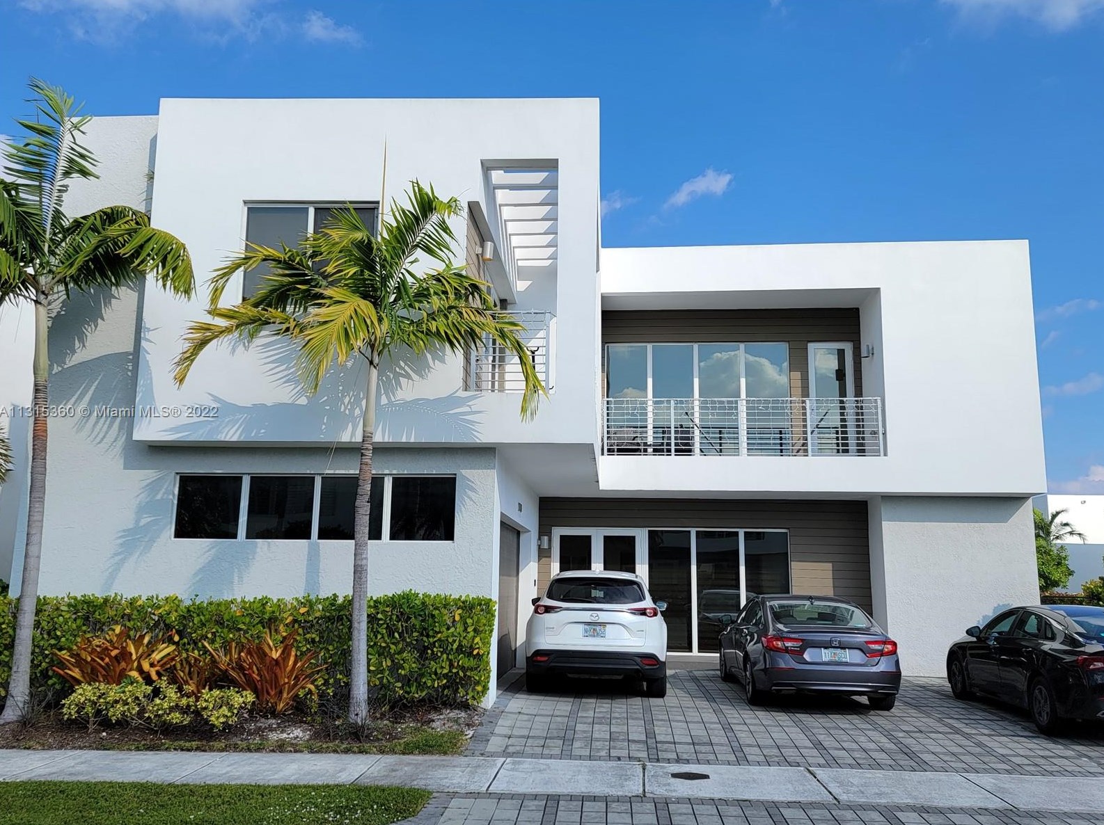10043 75th Ter, Miami, FL 33178-2190