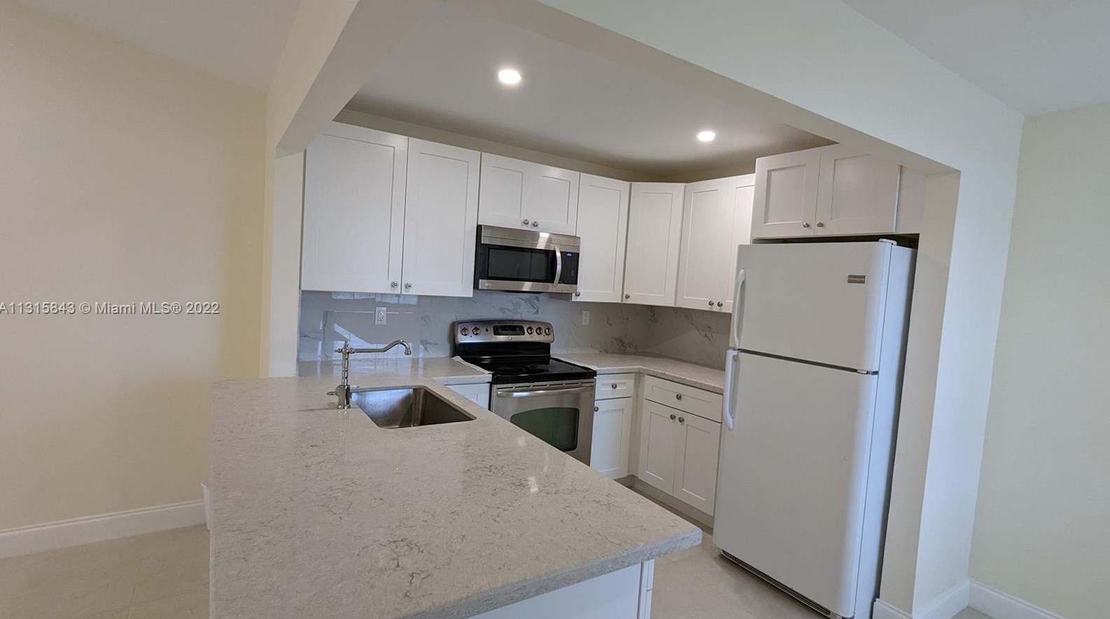 455 Ne 210th Circle Ter #203-18, Miami, FL