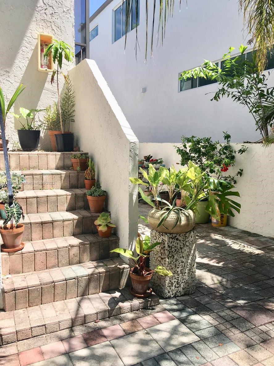 3203 Mary St #4, Miami, FL 33133