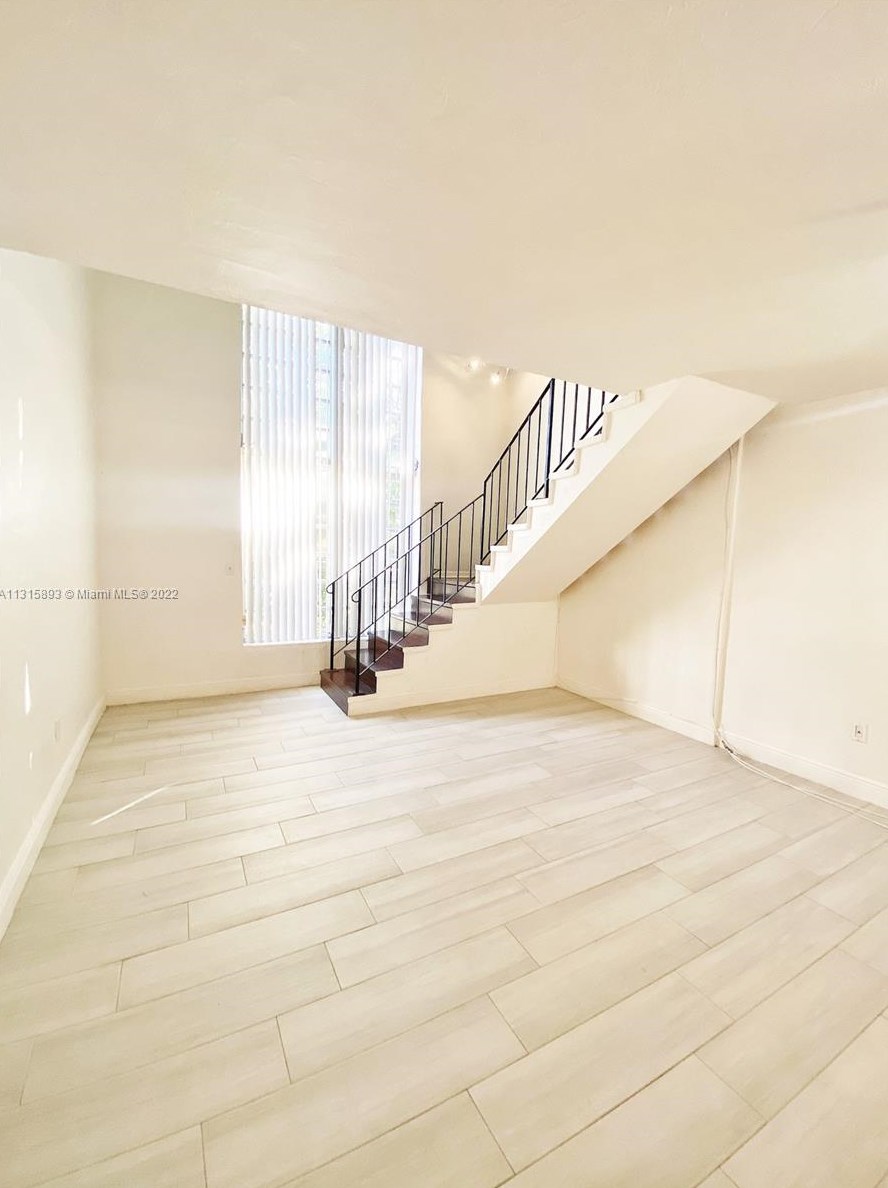 10901 Sw 88th St #211, Miami, FL 33176