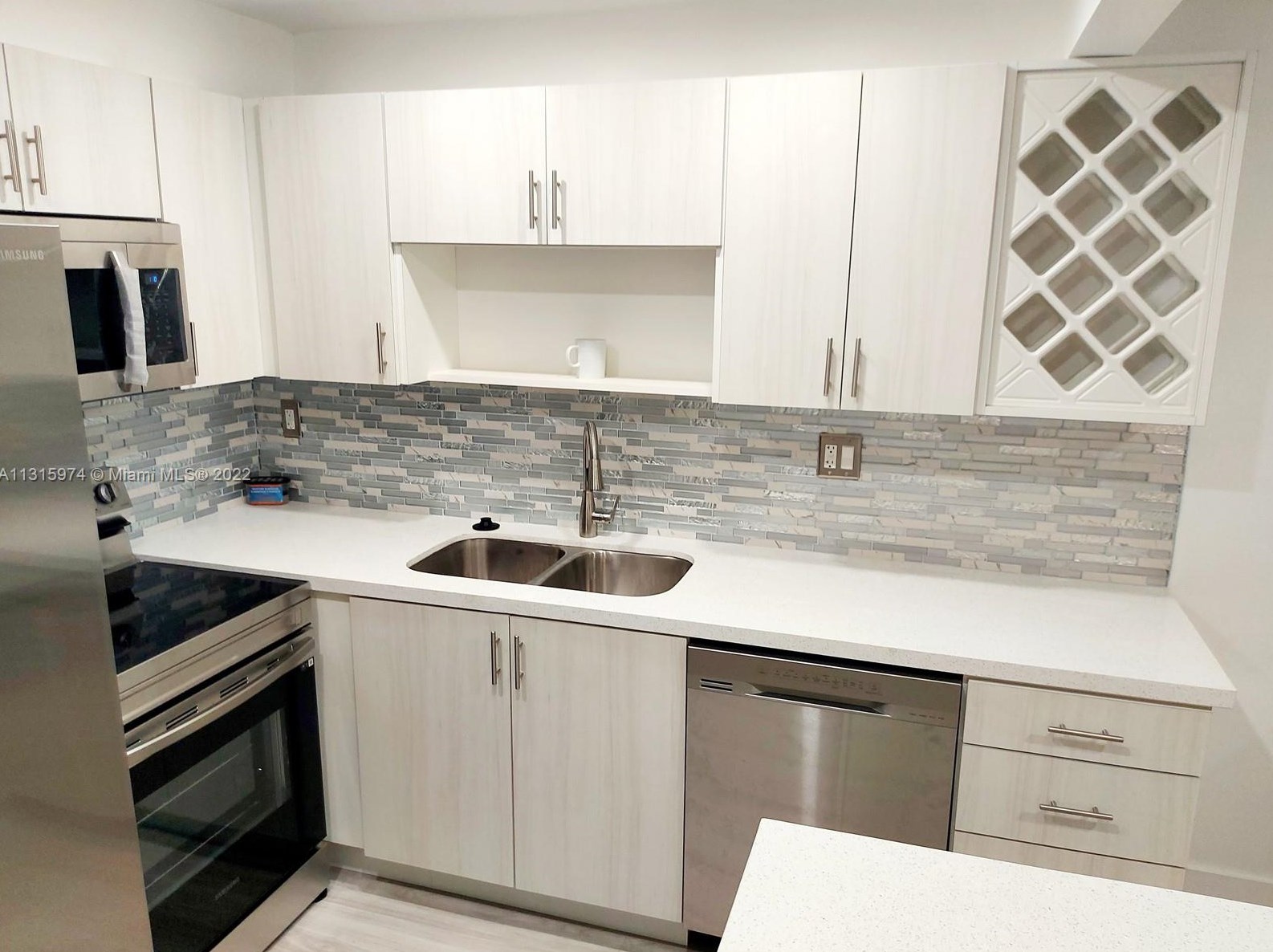 1801 Ne 140th St #305, Miami, FL 33181