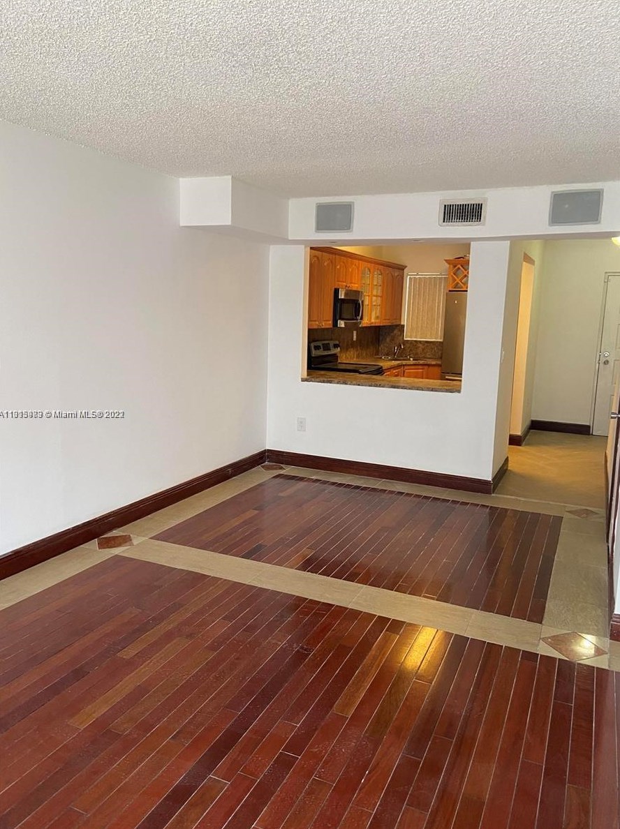 2730 W 76th St #203, Hialeah, FL 33016
