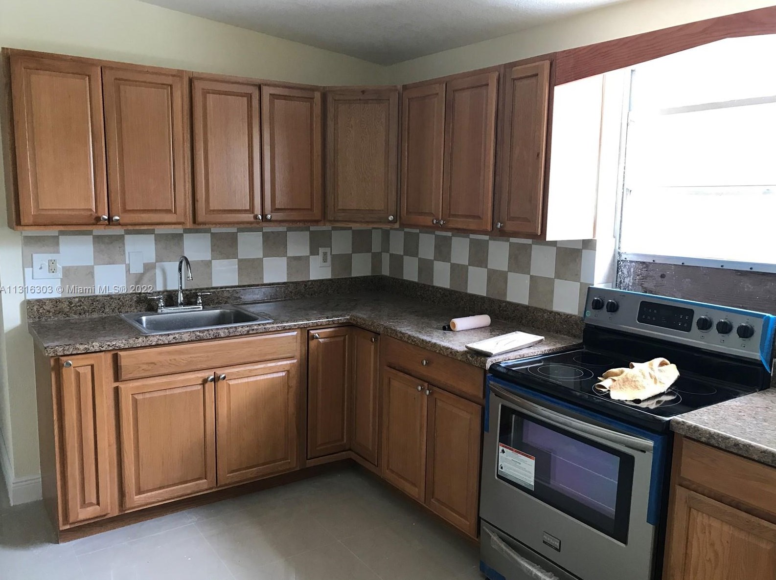 1135 33rd Ave, Miami, FL 33125-2864