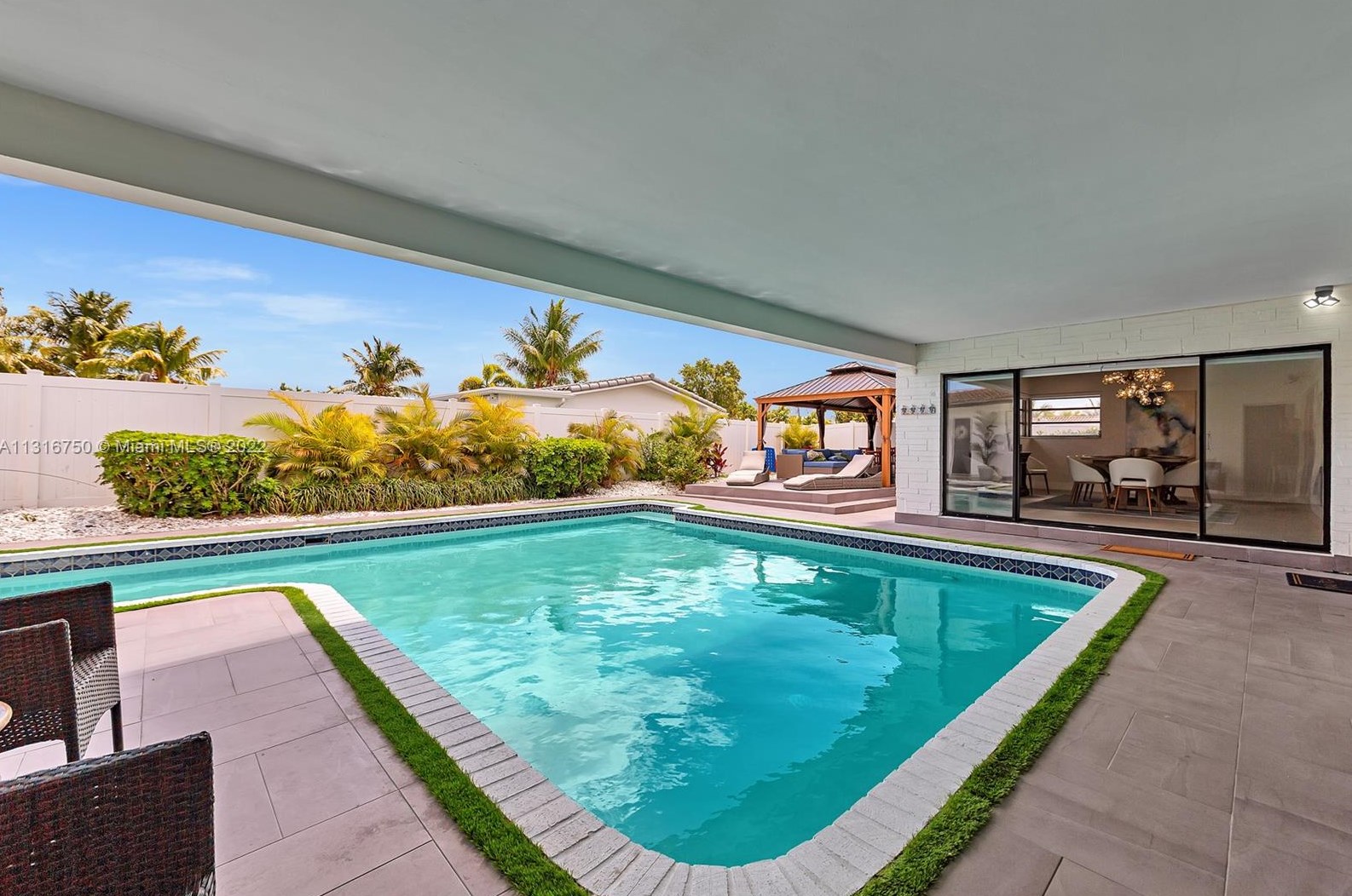 601 E Chaminade Dr, Hollywood, FL 33021