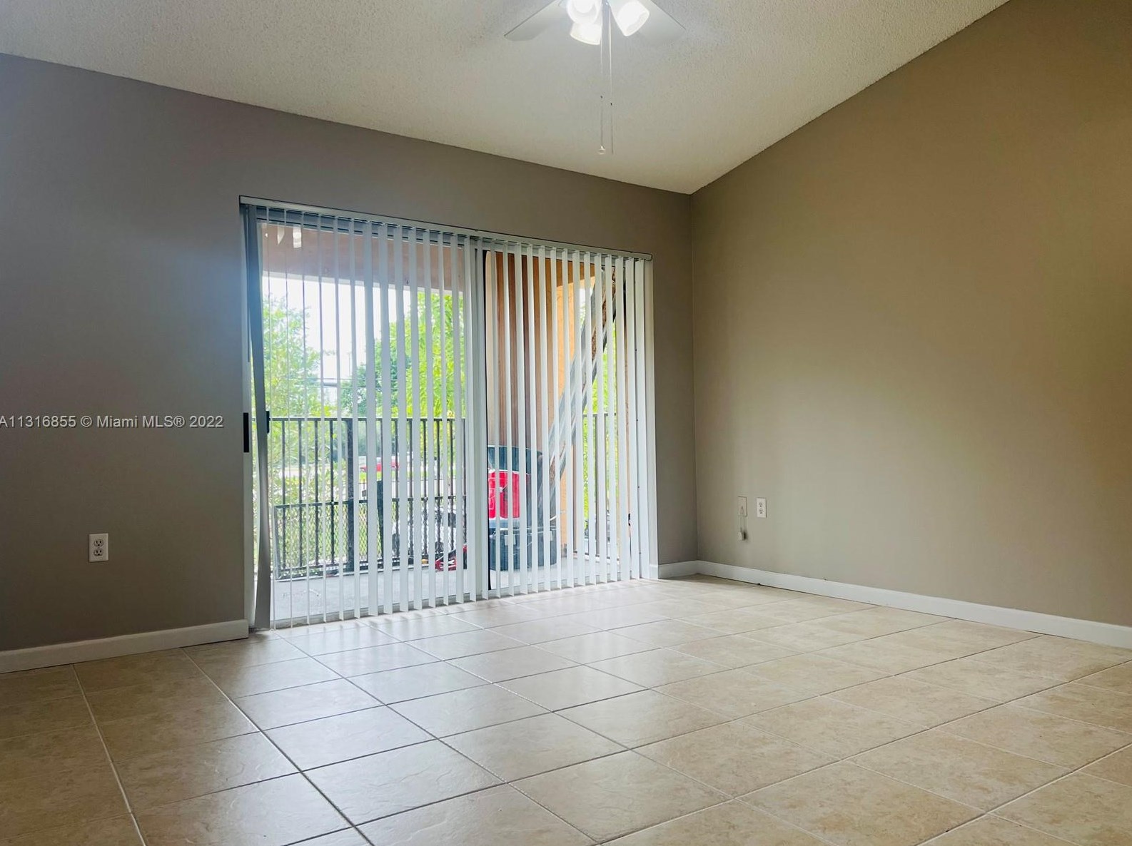 2163 Renaissance Blvd #207, Hollywood, FL 33025