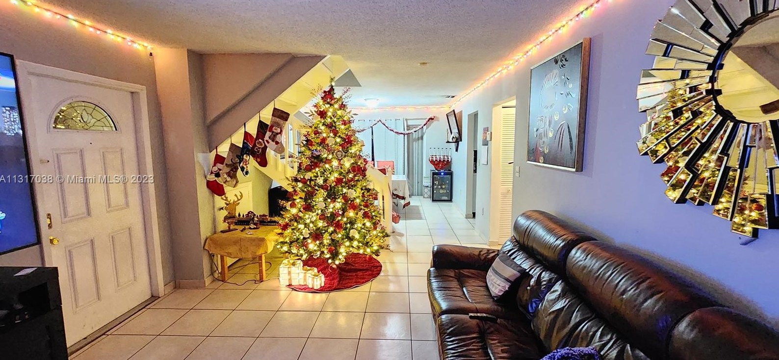 9824 Daffodil Ln, Hollywood FL  33025-2304 exterior
