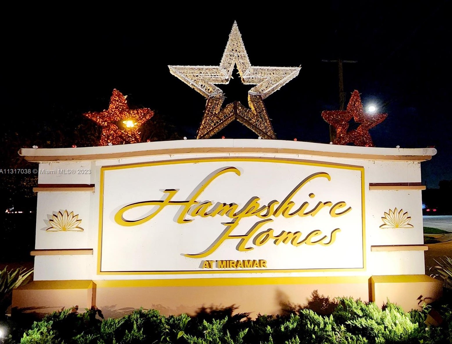 9824 Daffodil Ln, Hollywood FL  33025-2304 exterior