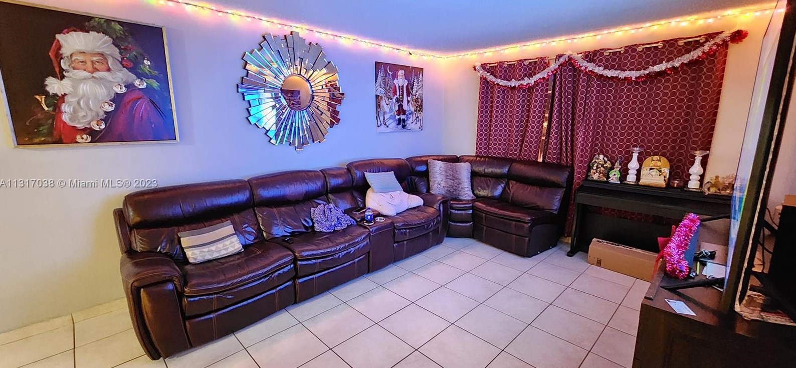 9824 Daffodil Ln, Hollywood FL  33025-2304 exterior