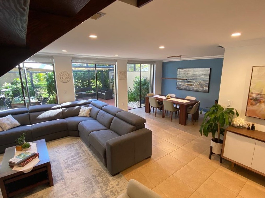 9805 Costa Del Sol Blvd #c-102, Miami, FL