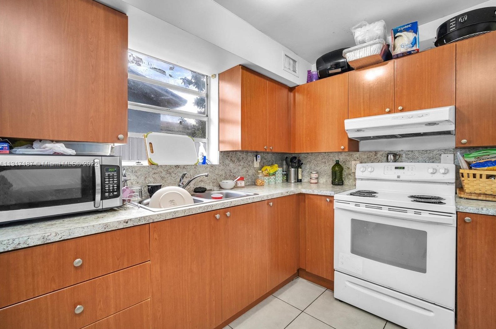 621 Glenn Pkwy, Hollywood FL 33021-5624 exterior