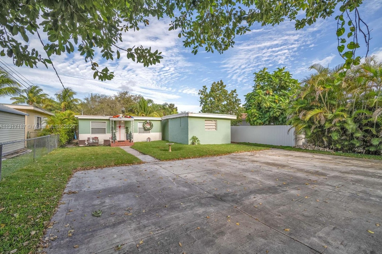 621 Glenn Pkwy, Hollywood, FL 33021-6240