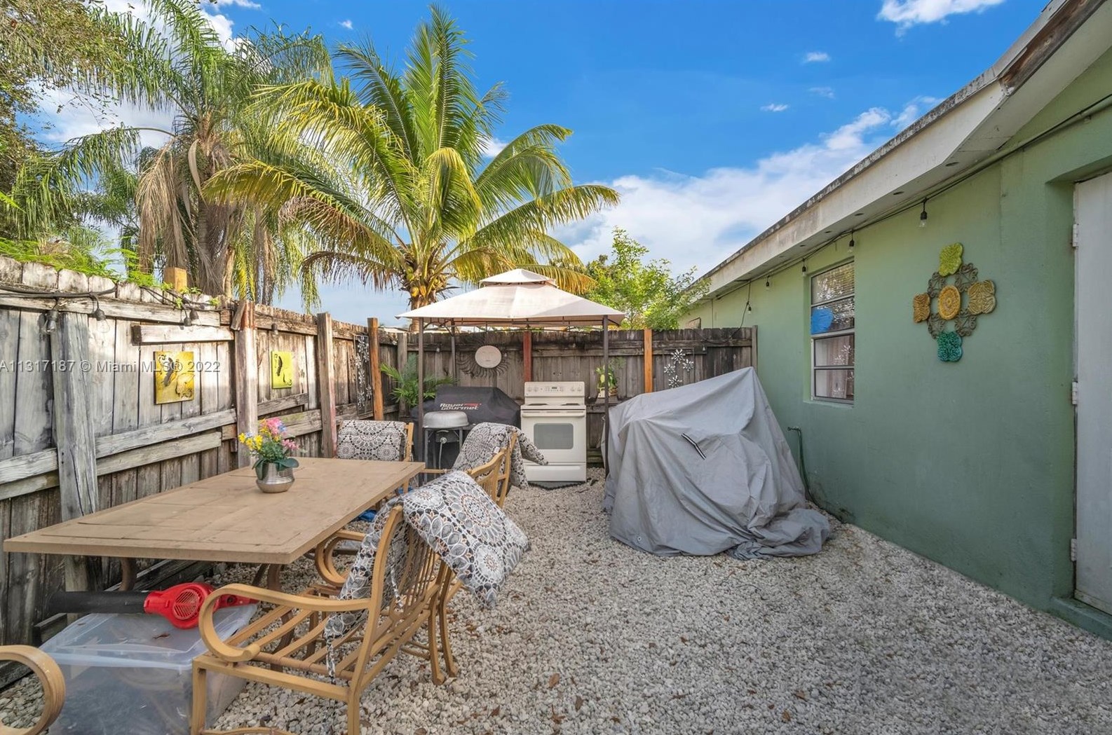 621 Glenn Pkwy, Hollywood FL 33021-5624 exterior