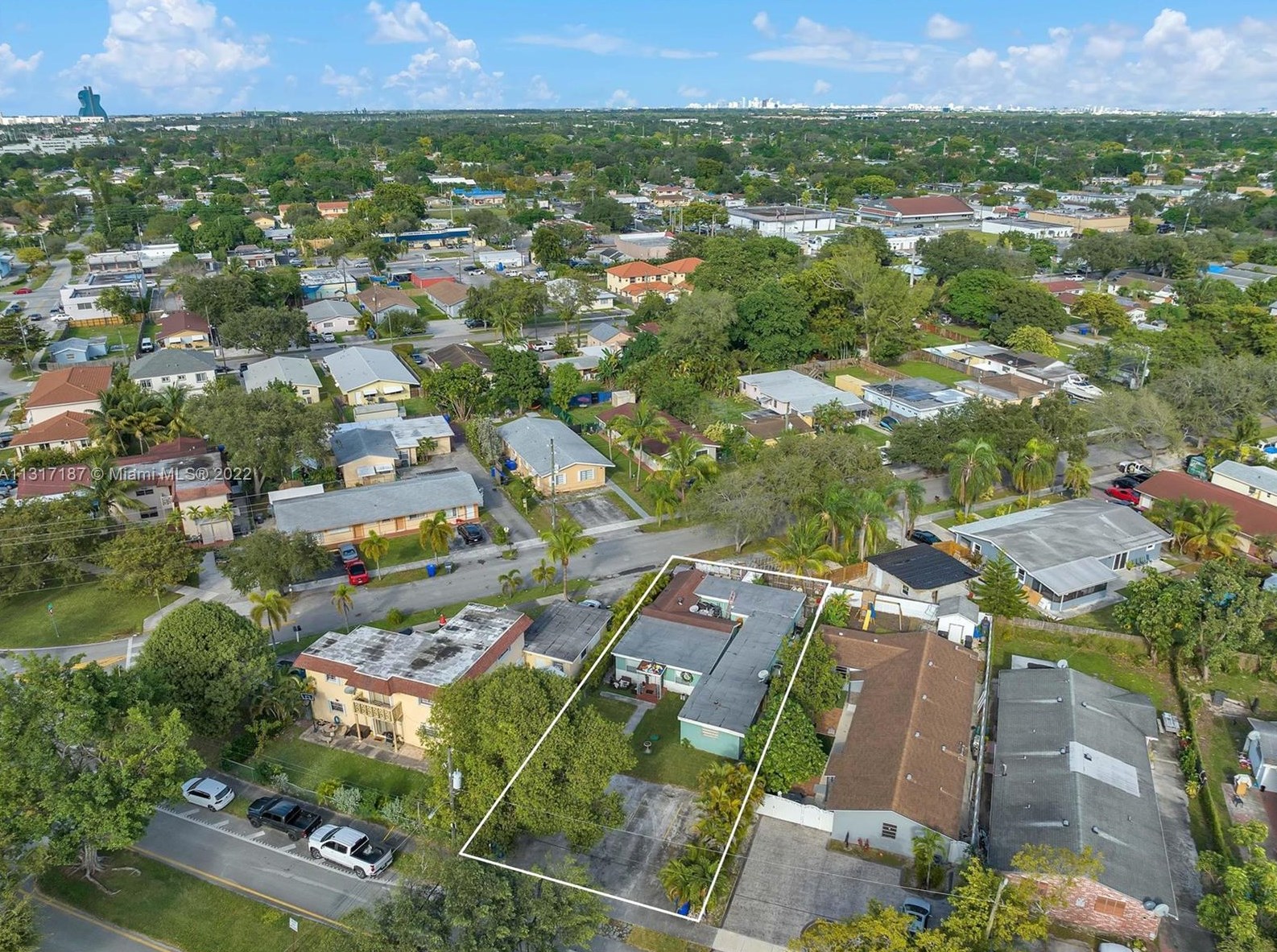 621 Glenn Pkwy, Hollywood FL 33021-5624 exterior