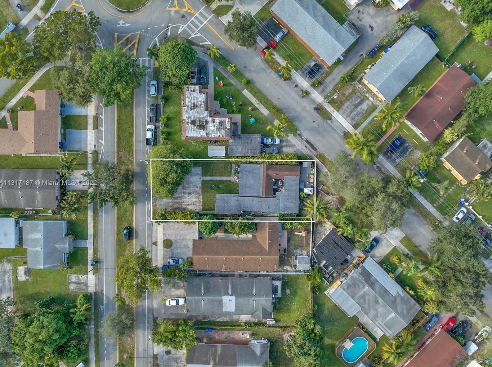 621 Glenn Pkwy, Hollywood FL 33021-5624 exterior