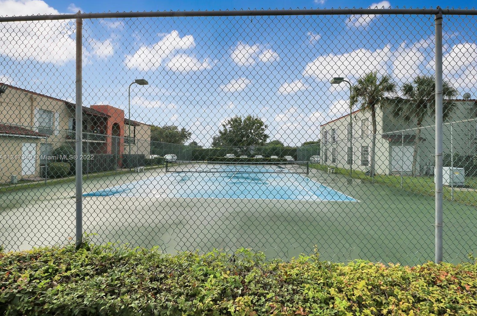 10832 Kendall Dr, Miami FL  exterior