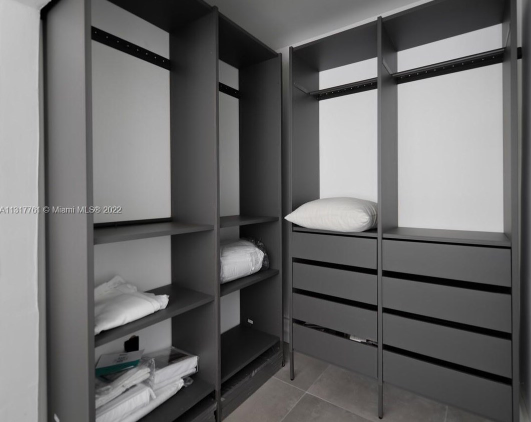 1033 Tyler St, Hollywood FL  33019-1303 exterior