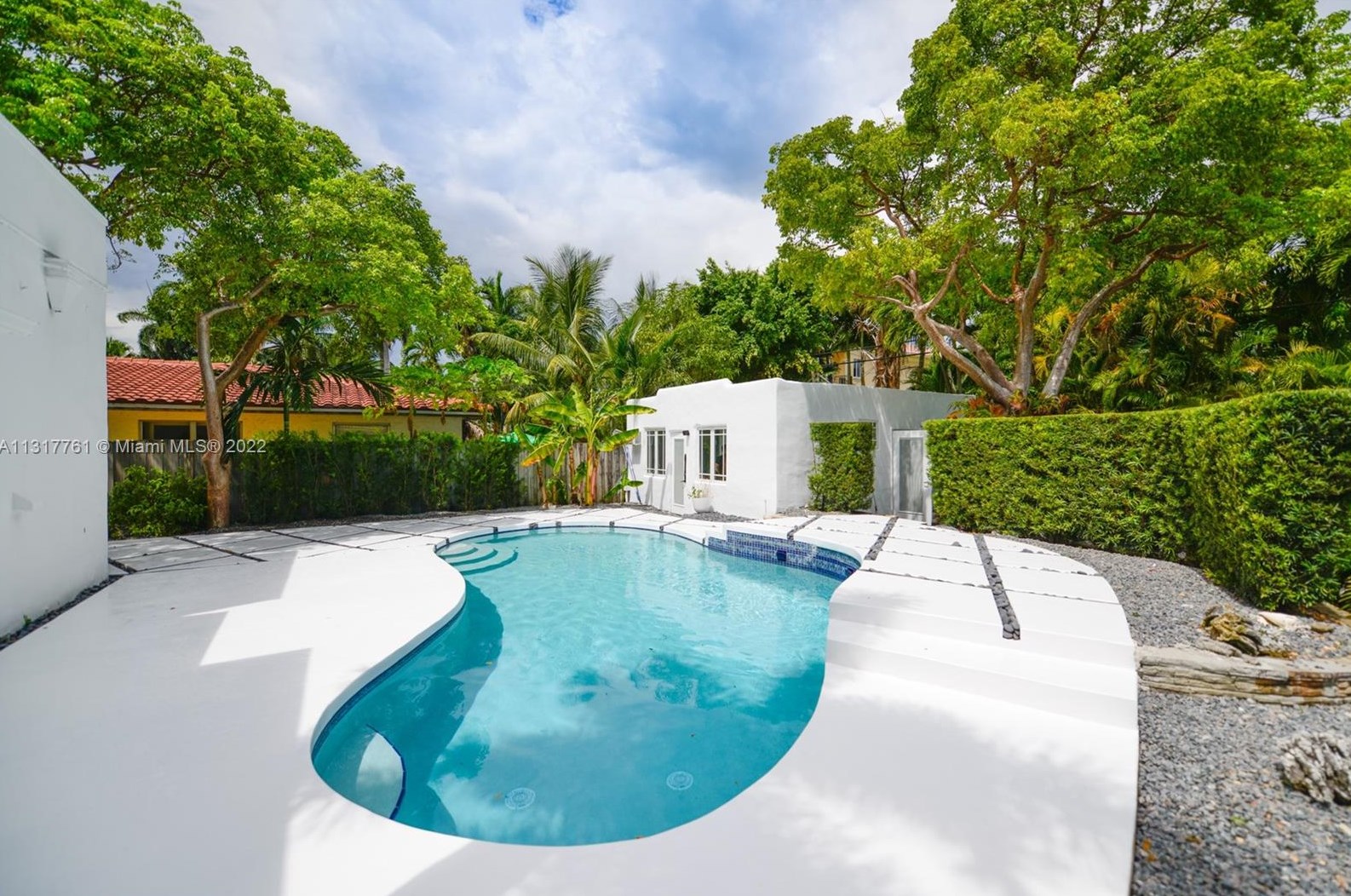 1033 Tyler St, Hollywood FL  33019-1303 exterior