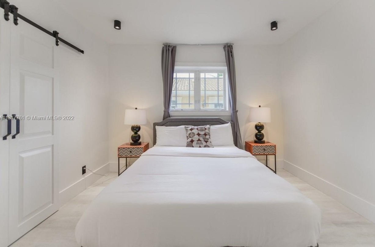 1033 Tyler St, Hollywood FL  33019-1303 exterior